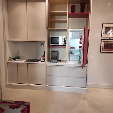 Popolo Square Deluxe Flat דירה
