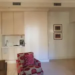 Popolo Square Deluxe Flat *