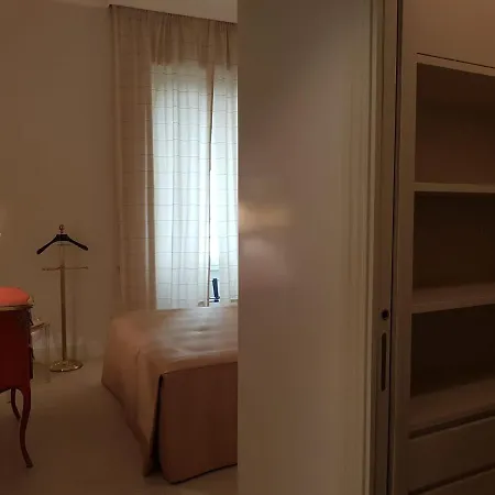 Popolo Square Deluxe Flat Apartment