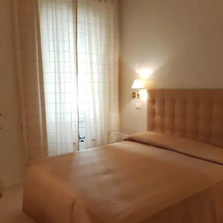 Popolo Square Deluxe Flat *